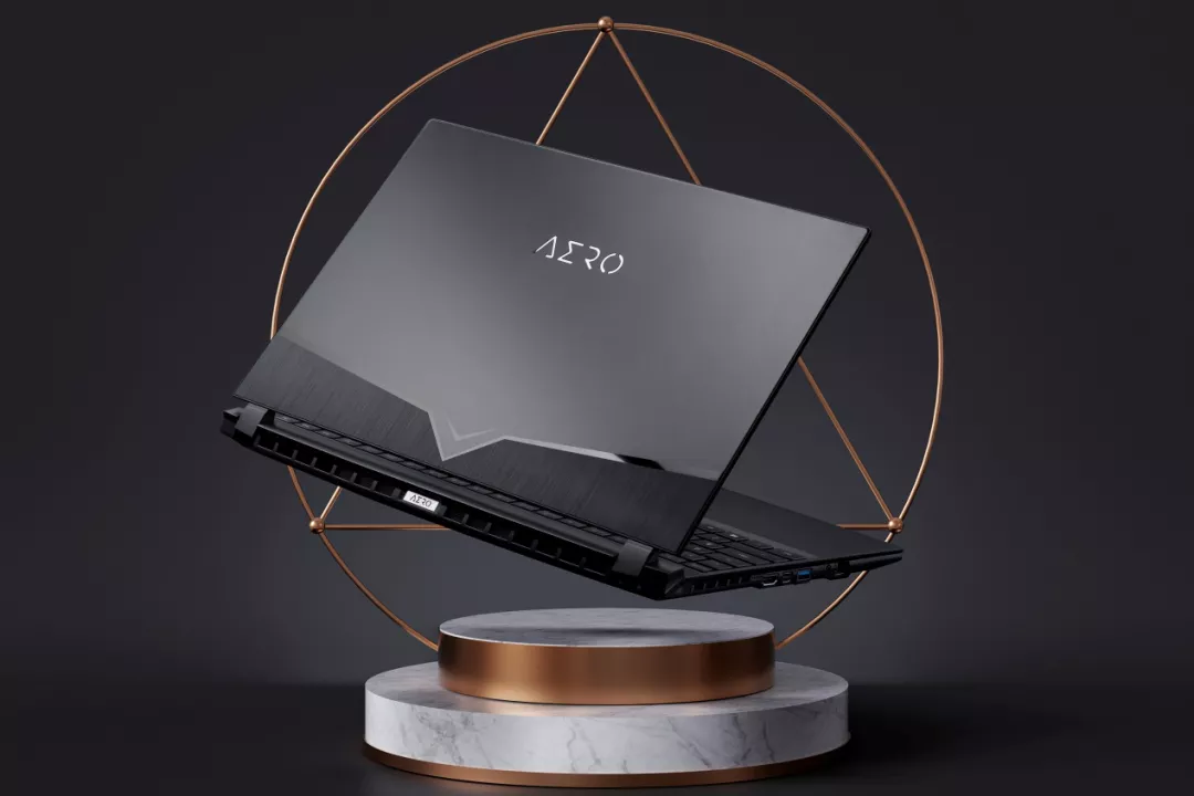 十代酷睿i7八核处理器+RTX 2070S显卡，这款轻薄4K OLED设计本真香！