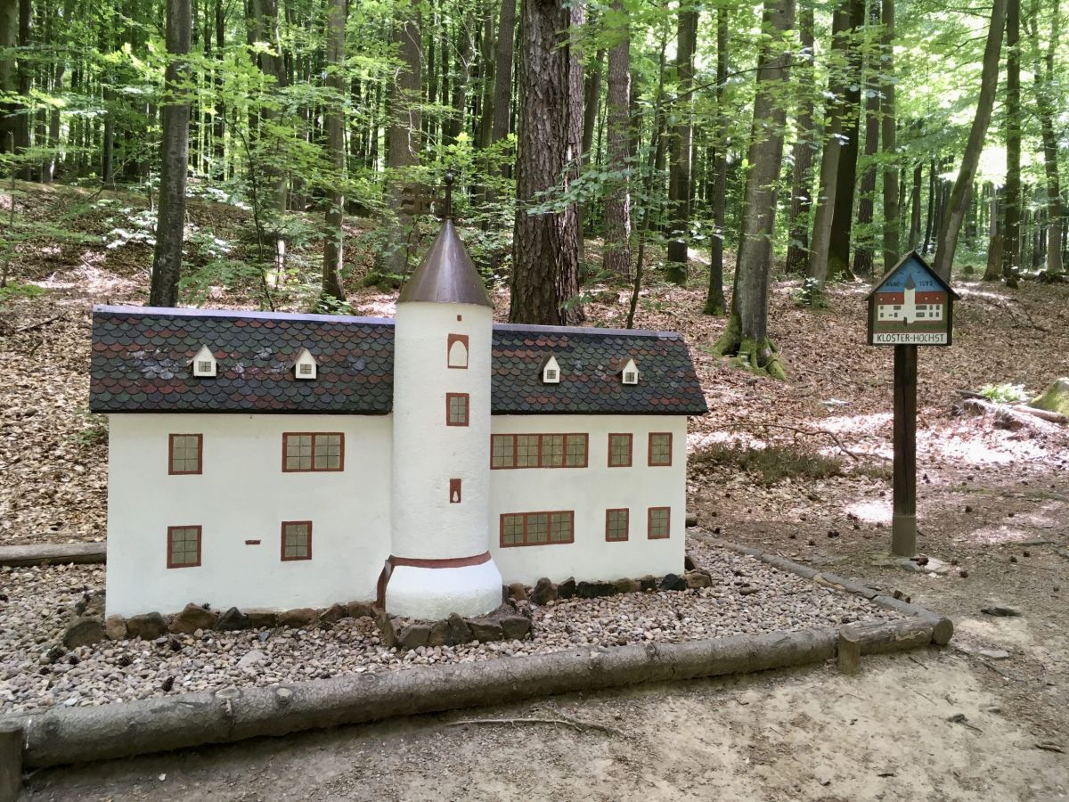 德国UNESCO世界地质公园里的童话小径：儿童探索自然天堂