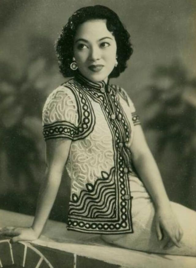 這個(gè)女漢奸在槍決前才發(fā)現(xiàn)是個(gè)日本人，她的歌曲中國人都耳熟能詳