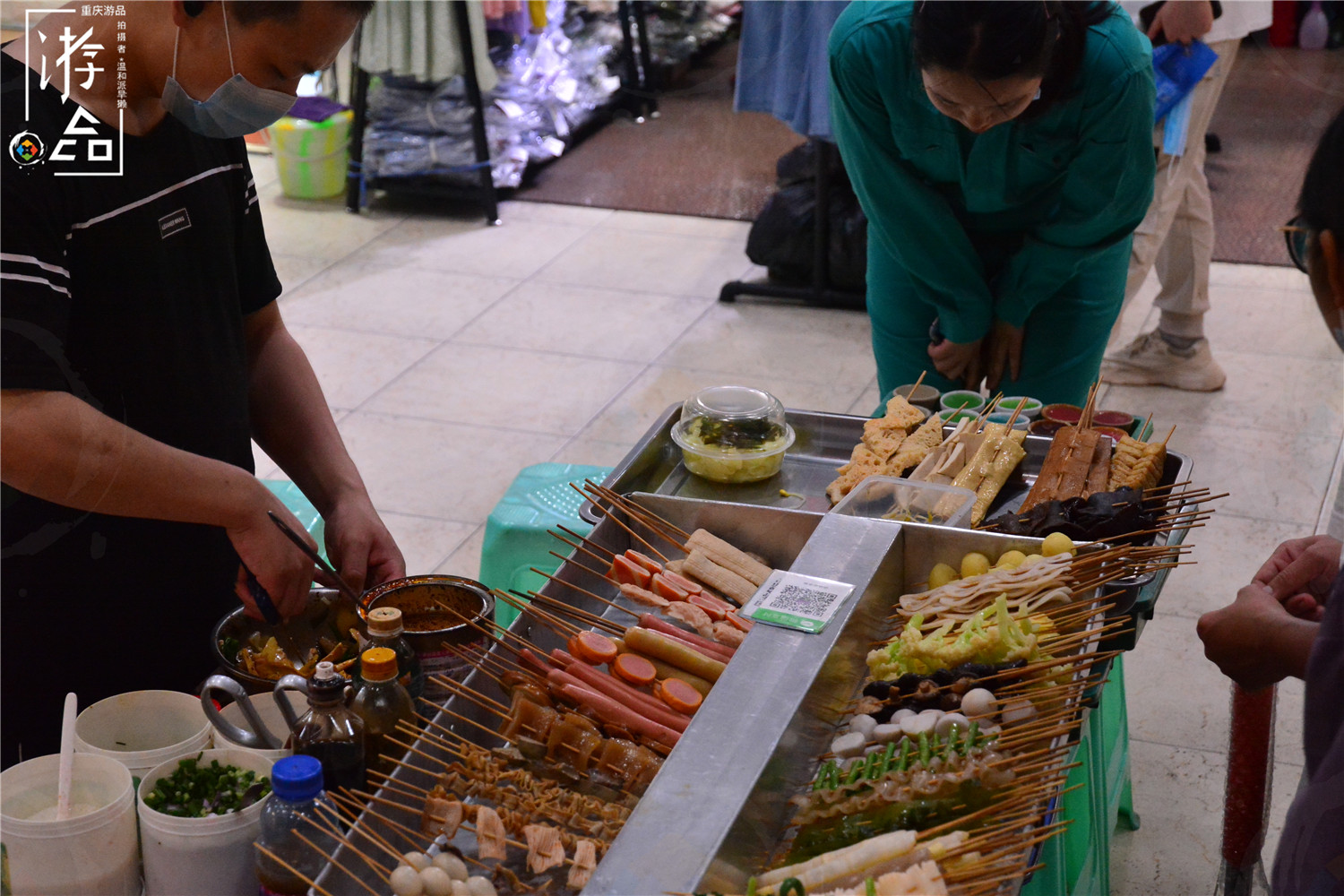 重庆地下商场的套路：砍价要从1折开始，试穿不买会被甩脸色