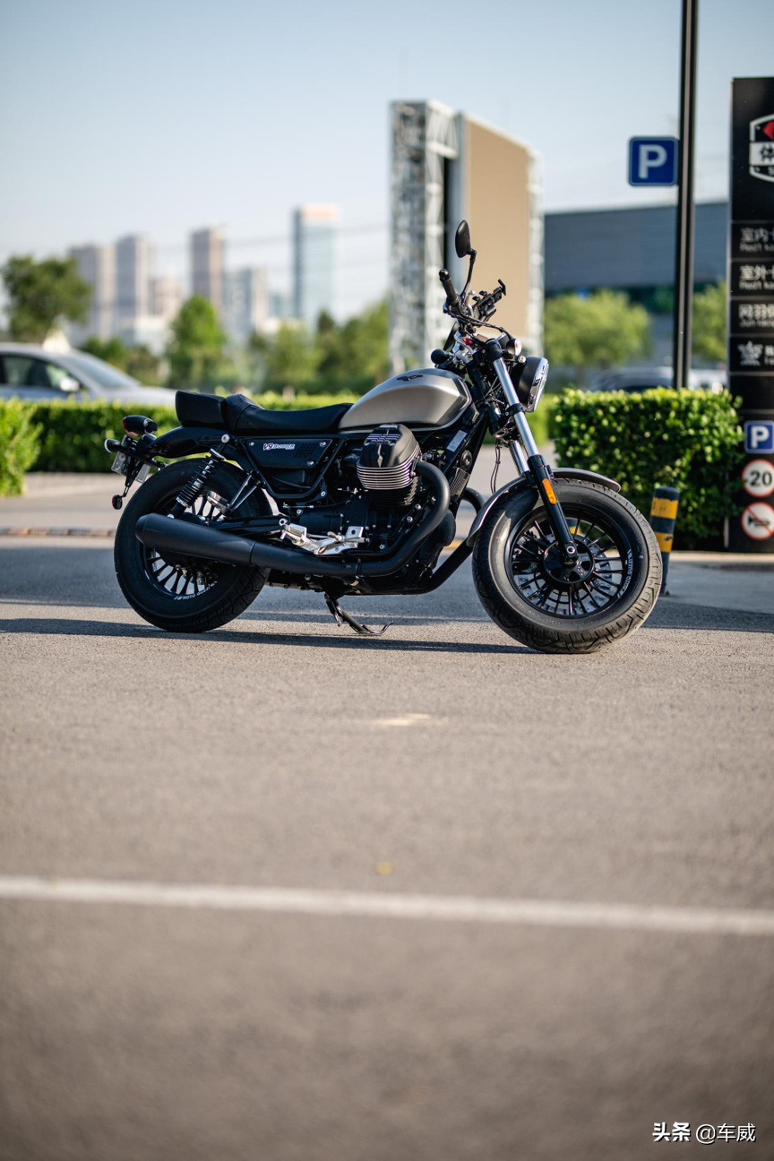 试驾横置双缸摩托——摩托古兹 V9 Bobber 纯正的意式大餐