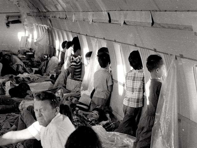 越南战争留下美军大量混血儿，看看美国是怎么把这些孩子移民走的