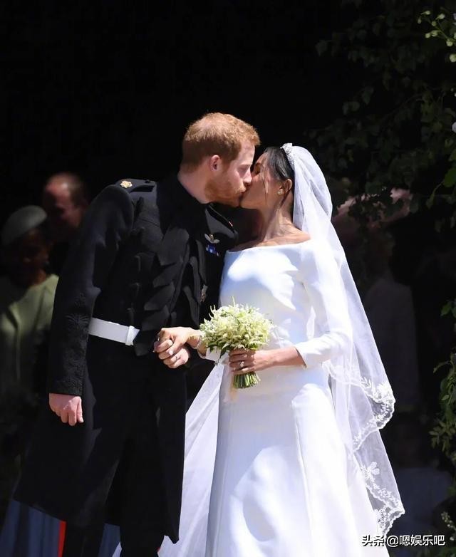 英皇室公主 王妃们的婚礼手捧花，盾形花束，经典大瀑布式