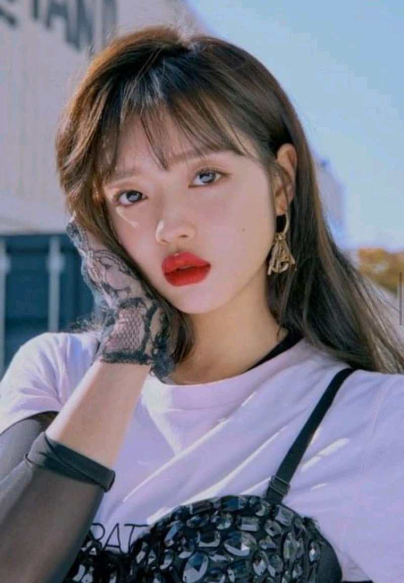 女爱豆好敢说,被恶评的ohmygirl成员yooa直播回应