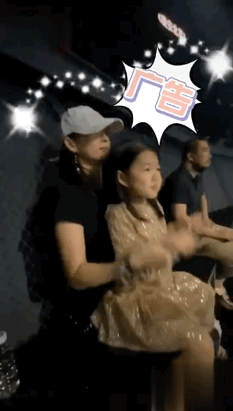 章子怡抱女儿探班汪峰，见证对方高光时刻，毫不掩饰对丈夫的崇拜