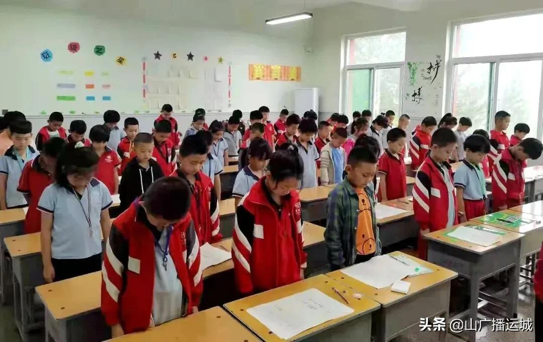 運(yùn)城晉洪中學(xué)紀(jì)念“九·一八”事變默哀儀式(圖3)