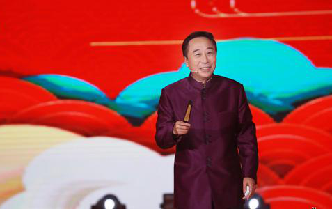 没沉浸在过去光环下的老牌喜剧人冯巩，在另外一个圈子正红得发紫