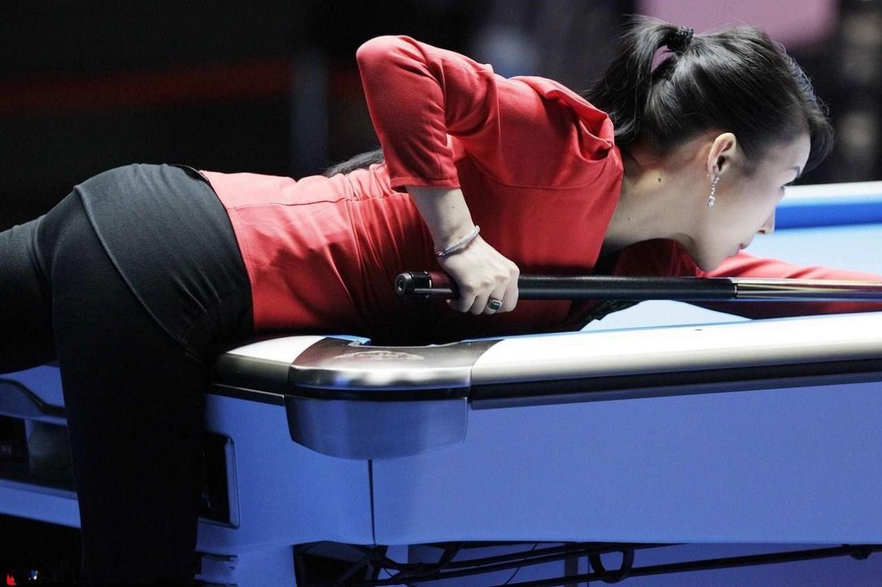 为何潘晓婷年近40还没结婚？看看她洗完澡的自拍