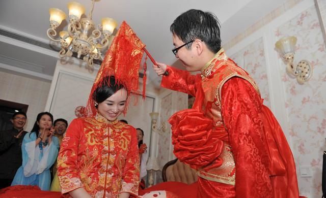 結婚當日婆婆抱怨嫁妝太少，新娘怒懟：一分彩禮沒給，咋好意思說