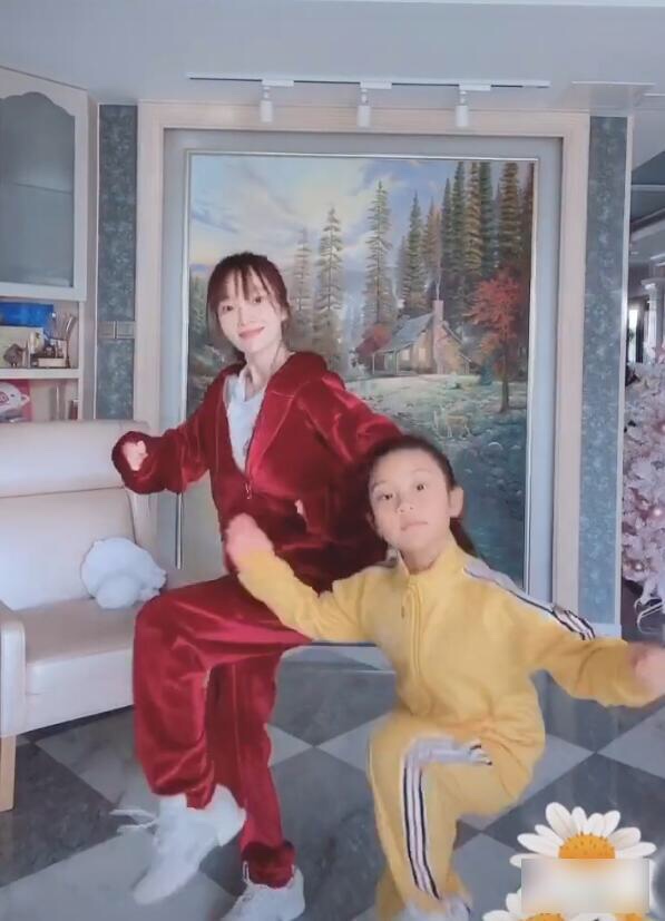 哭喊太惨的甜馨“坑惨”亲妈？李小璐面临新一波“讨伐”冤不冤？