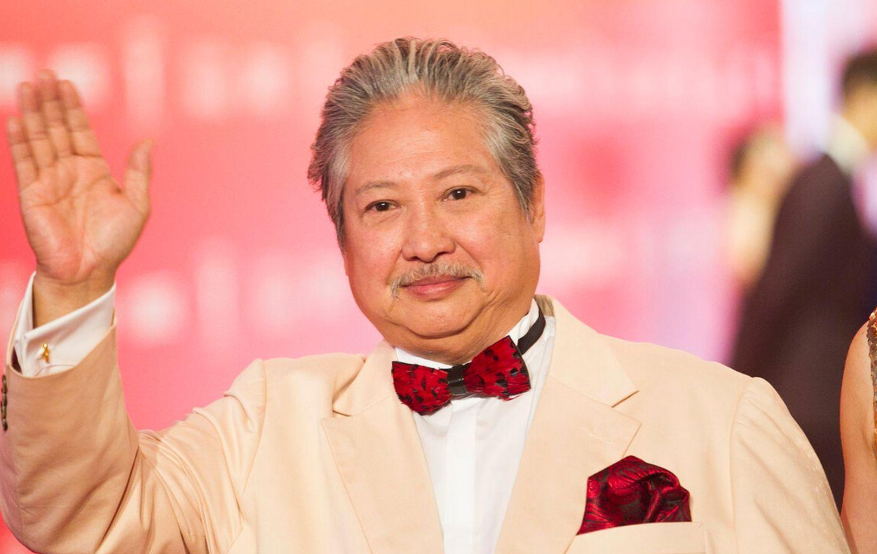 洪金寶長子與妻兒團聚痛哭，3層豪華別墅曝光，裝修簡單擺設雜亂