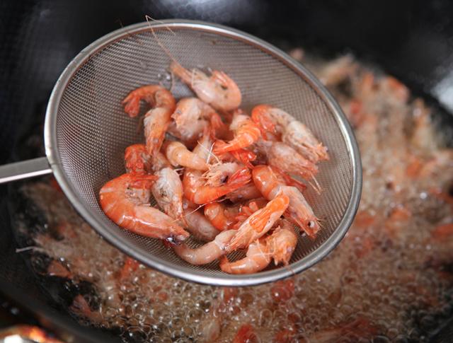图片[3]-油爆小河虾的做法步骤图越嚼越香的爆炒小河虾下酒下饭都是美-起舞食谱网
