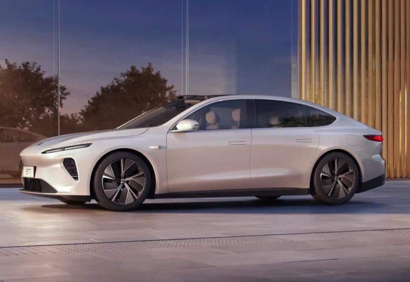 比亚迪汉卖22万，特斯拉model3卖25万，蔚来ET7卖50万，它多啥？