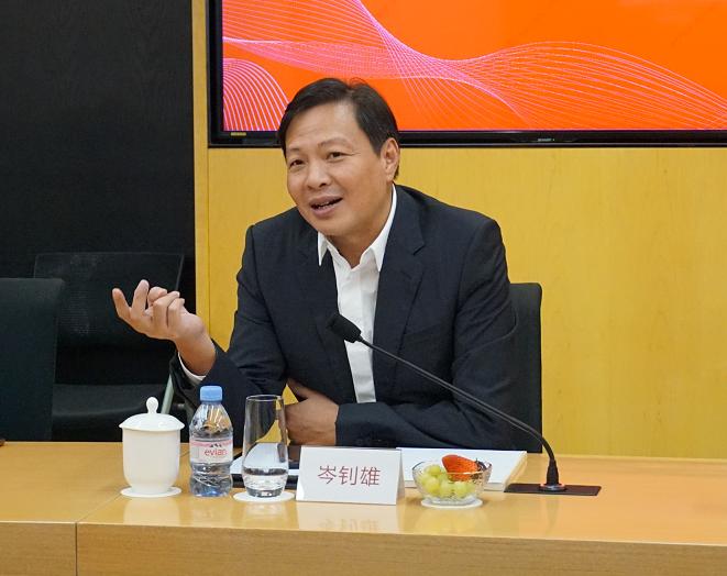 广东佛山地产大亨：白手起家创业，身价百亿积极做慈善