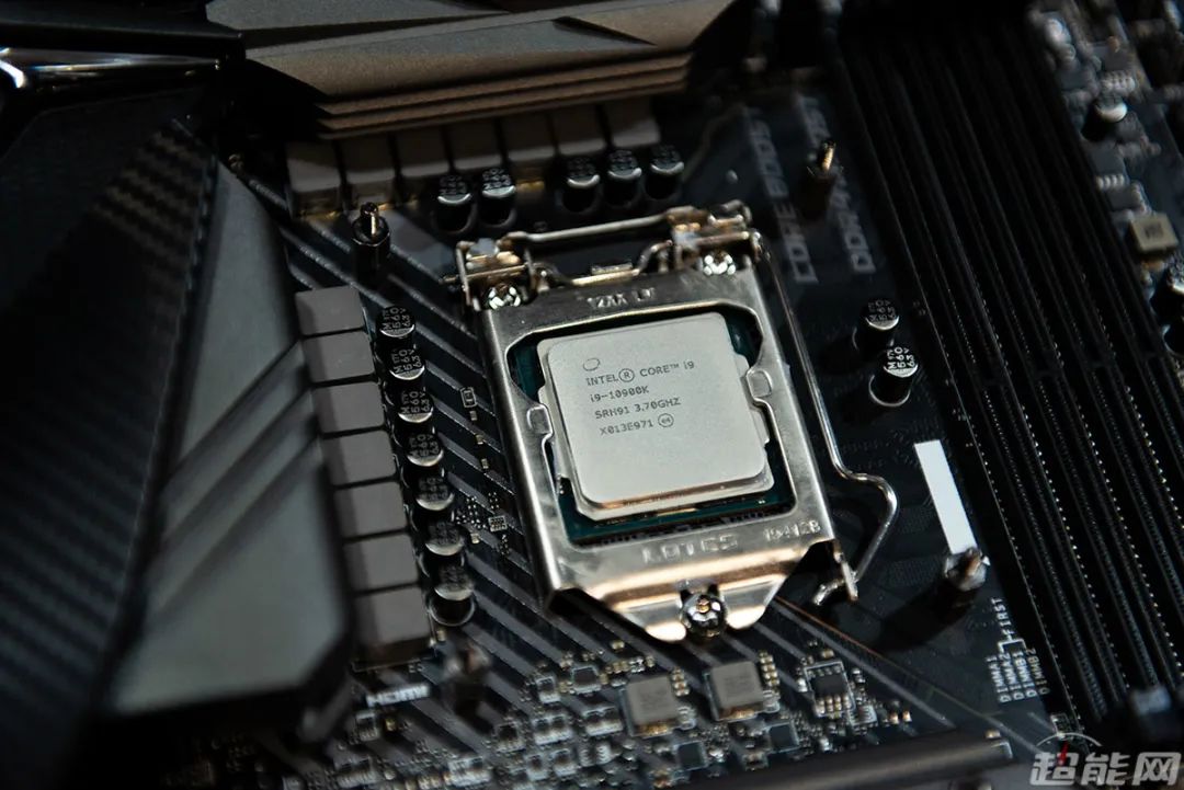 微星MPG Z490 GAMING CARBON WIFI主板评测