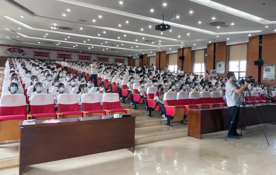 法护未来守护成长未成年人保护法专题宣讲走进云亭中学