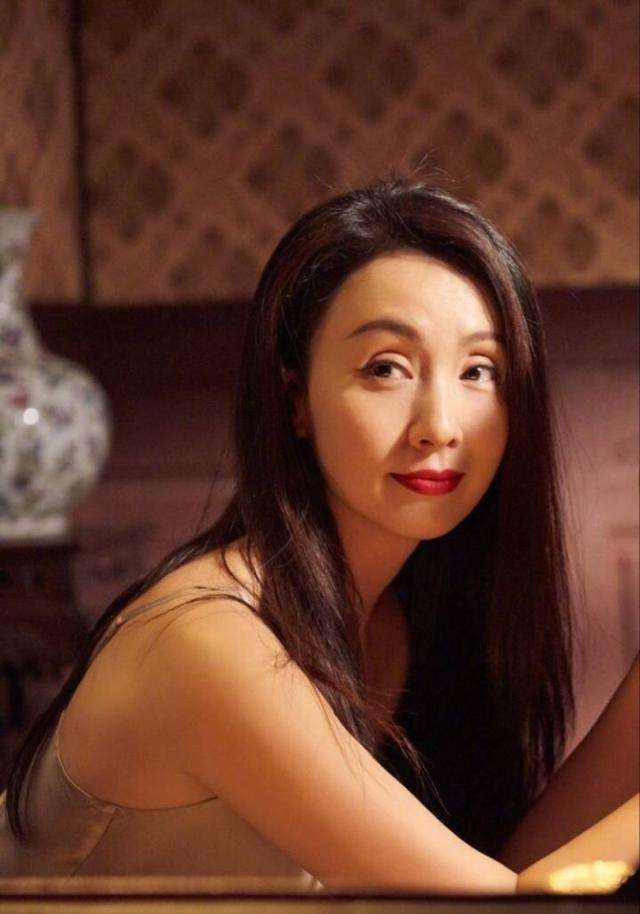 陶虹13年前旧照，当看到真容后，才明白为啥徐峥