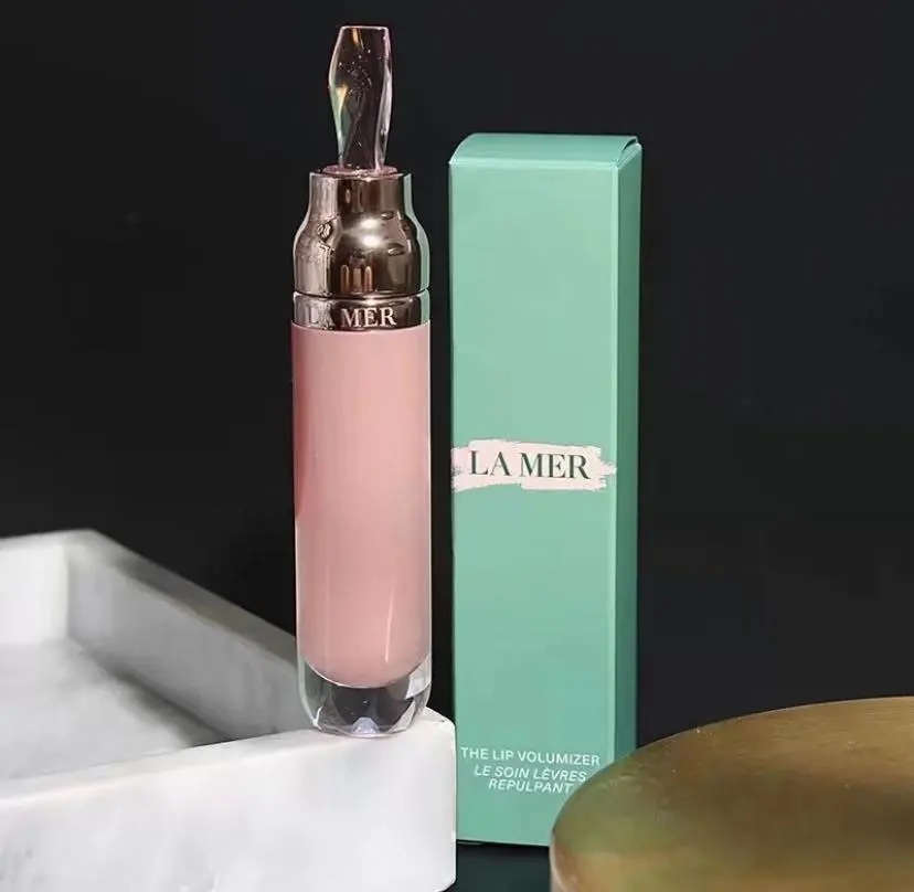 Lamer海蓝之谜丰唇蜜,主打保湿滋润,提亮唇部,淡化唇纹