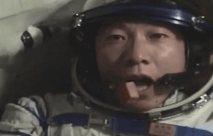 中国最帅的三个男人，在太空收快递、连Wi-Fi、吃宫保鸡丁