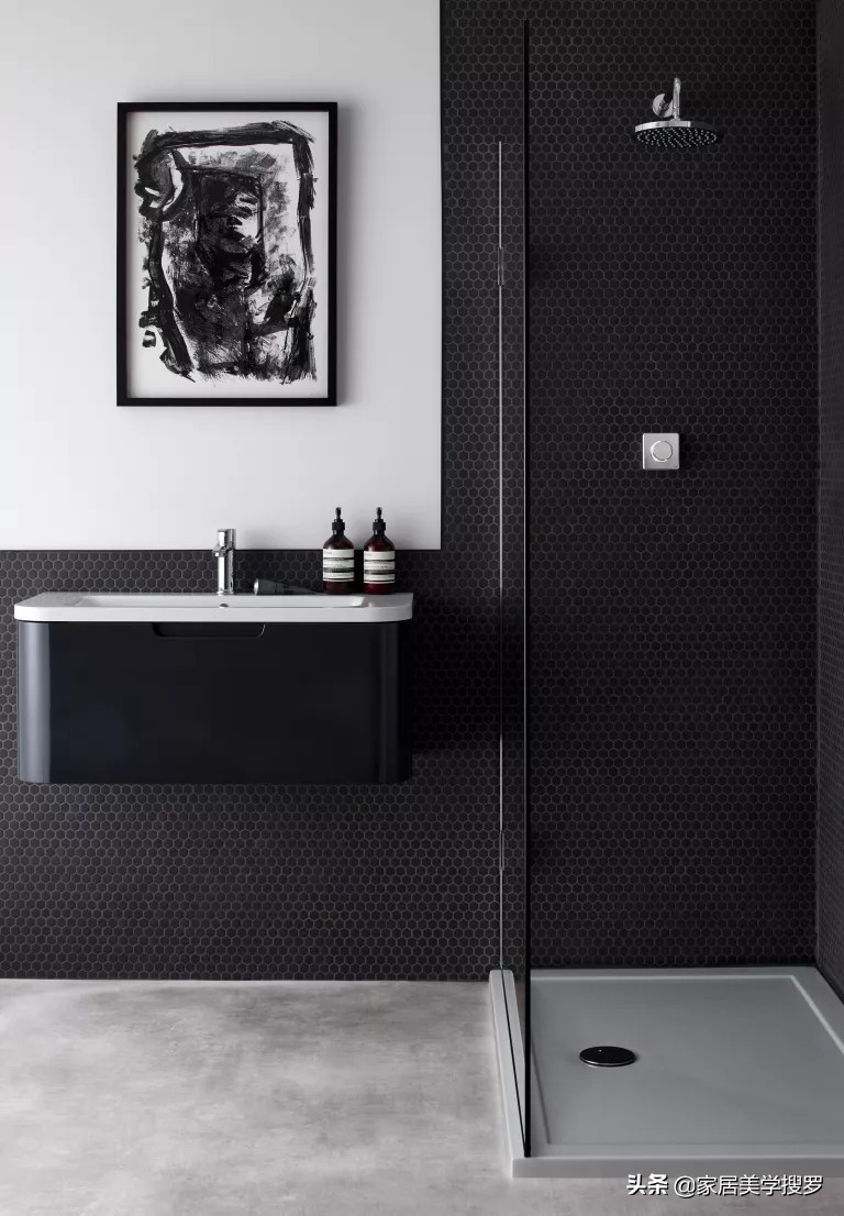 梦幻般的步入式淋浴房设计，为浴室增添些许奢华