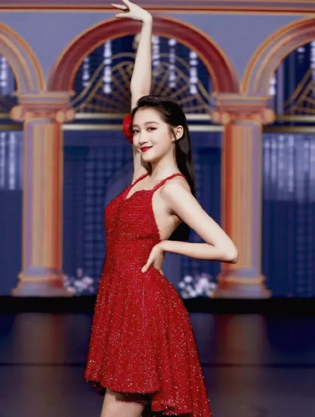 叫关晓彤太生疏，叫彤彤又太普通，听听鹿晗的