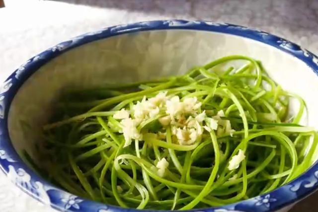 图片[4]-蒜苔新吃法 凉拌蒜苔的做法-起舞食谱网