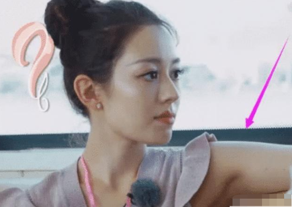 吉娜“珍珠腋窝”有多撩?看她身穿无袖衣的样