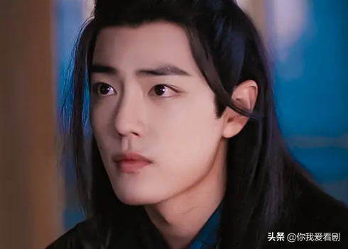 终于懂了肖战在娱乐圈里的笑，那是90后明星的爱