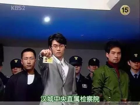 文在寅最大危机！支持率暴跌遭韩国人唾弃，恐下台就入狱？