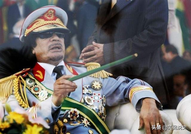 卡扎菲当年霸道无比，访华时无故迟到，刚下飞机就直接要买核弹