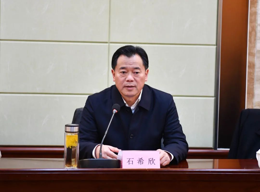 市人民政府就《政府工作报告》征求市人大常委会及部分人大代表意见雷绍业到会听取意见