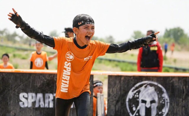 諾一跟霓娜參加障礙賽，劉燁曬照稱名次不重要卻驕傲曝女兒得第一