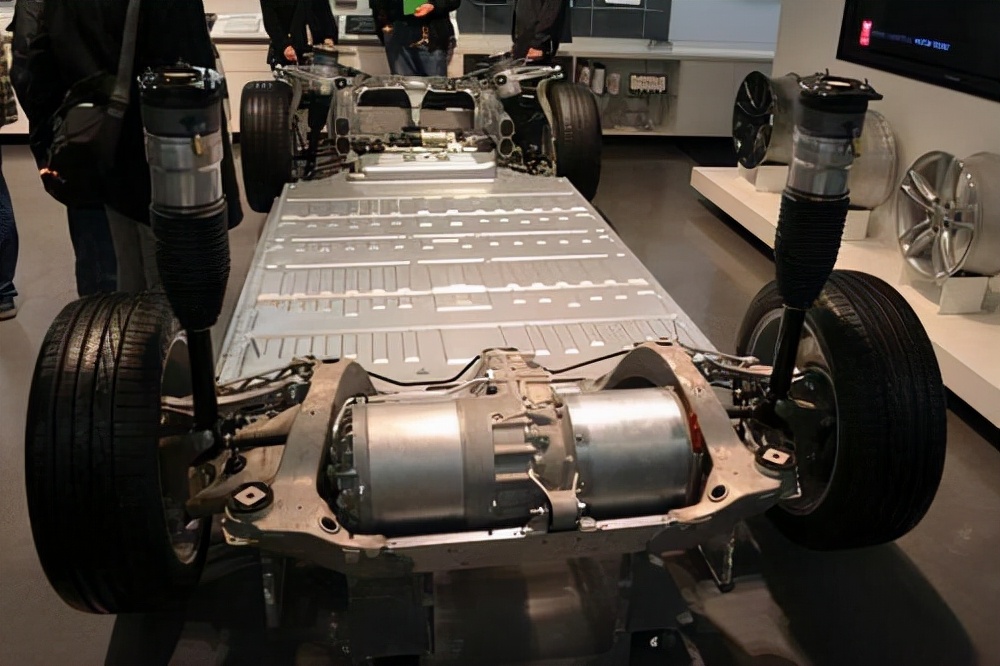 比亞迪漢EV，特斯拉model3，小鵬P7,三車對(duì)比