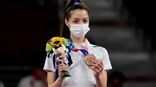 以色列奥运女孩拿下奖牌，因颜值超高走红网络，一夜涨粉10万