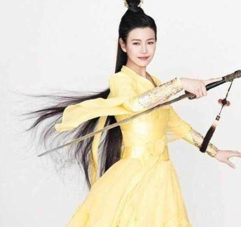 曾经古装扮相被全网吐槽，如今新造型仙气飘飘，网友：错怪造型师