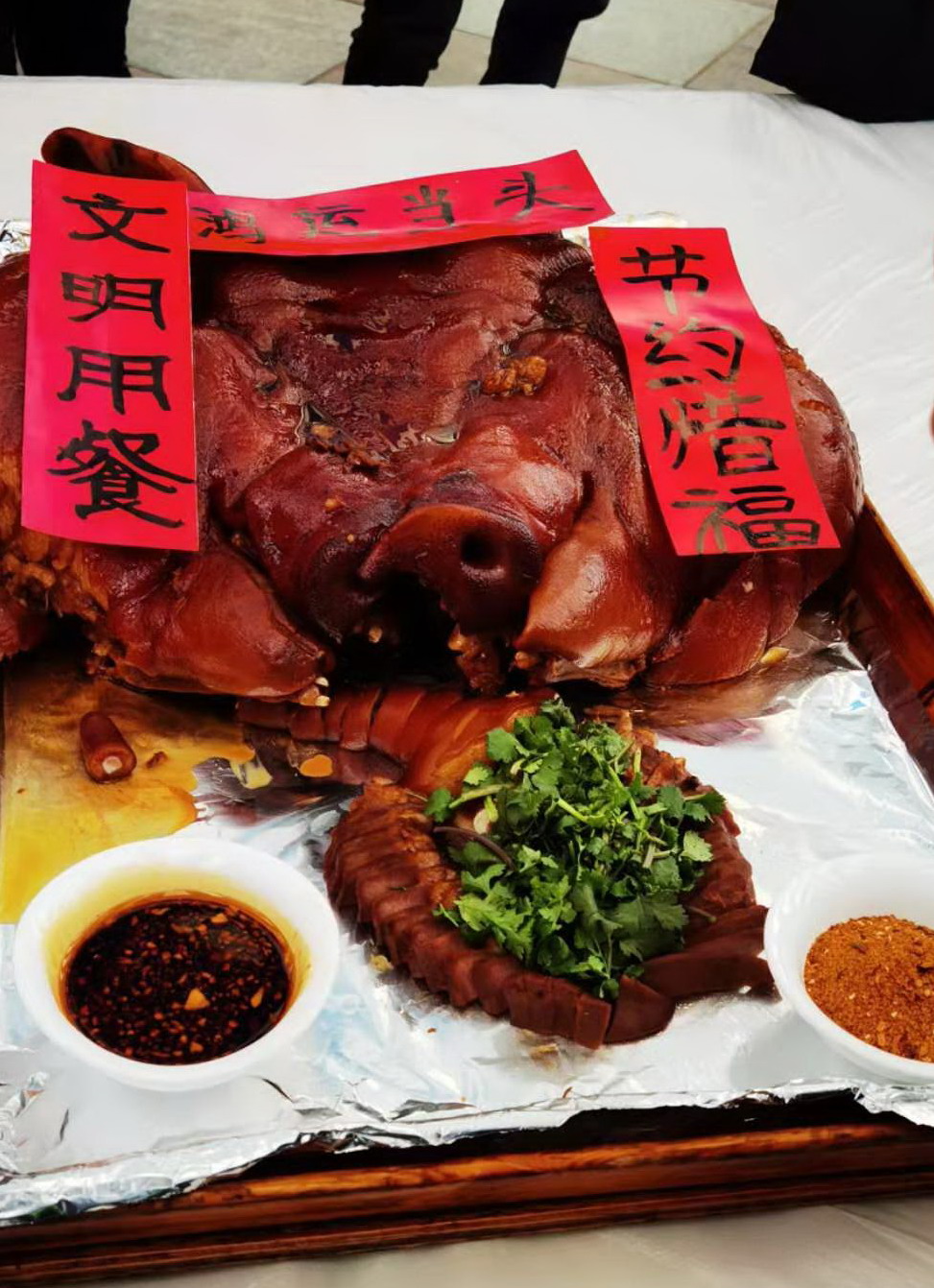 夷陵郊外“农家乐”，游客青睐“年猪宴”