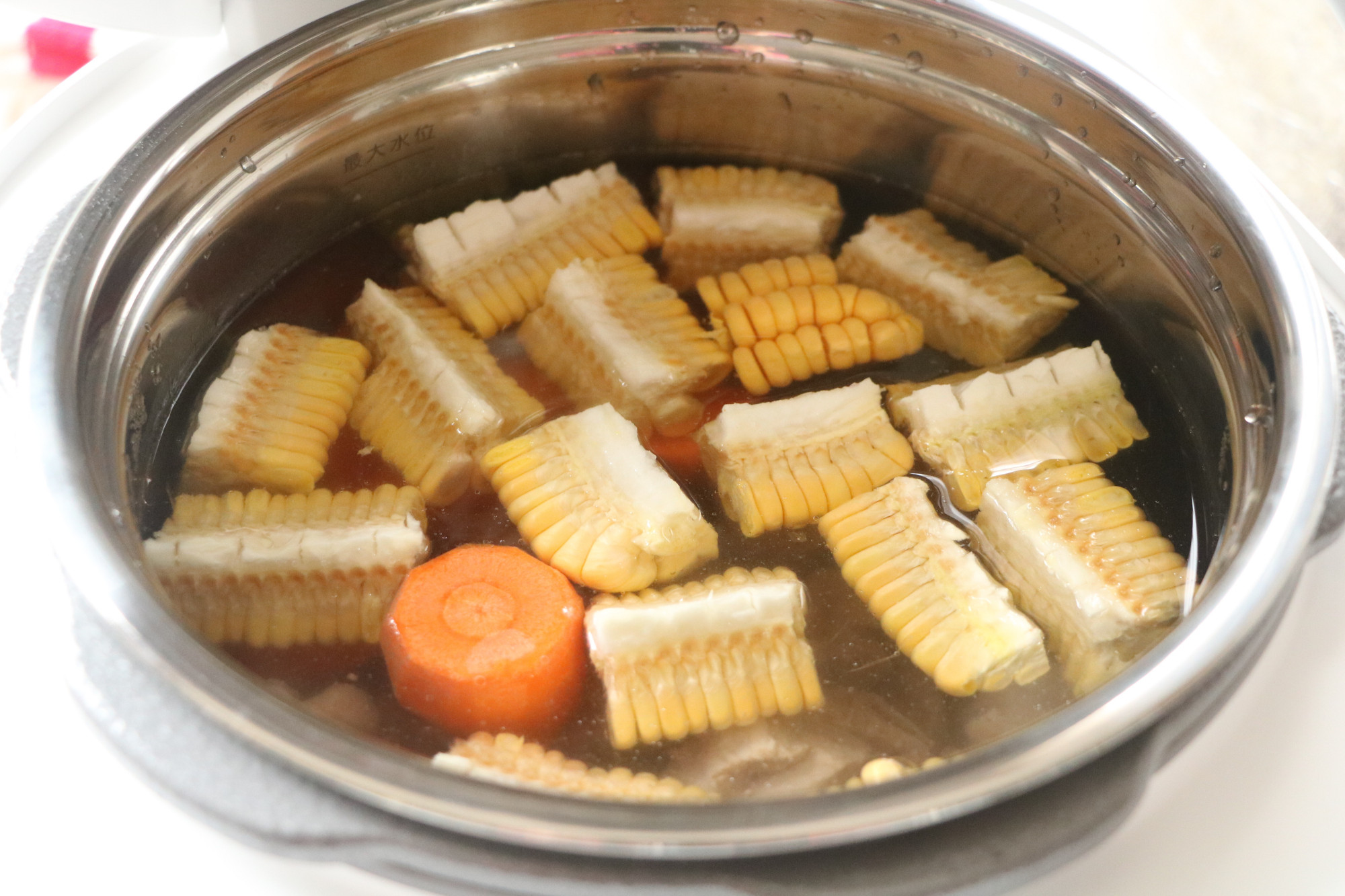 天氣轉涼，燉上這樣一道湯水，暖心暖胃好營養，老人孩子超愛喝