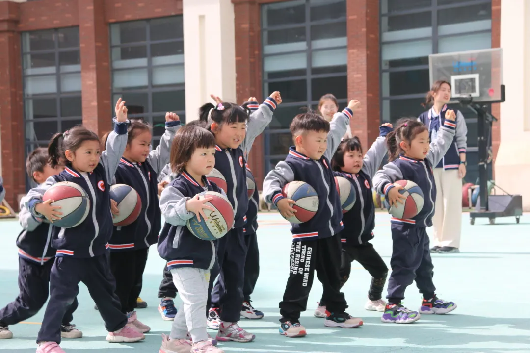 英迪国际幼儿园“大手拉小手 欢乐总动员”春季亲子运动会圆满结束