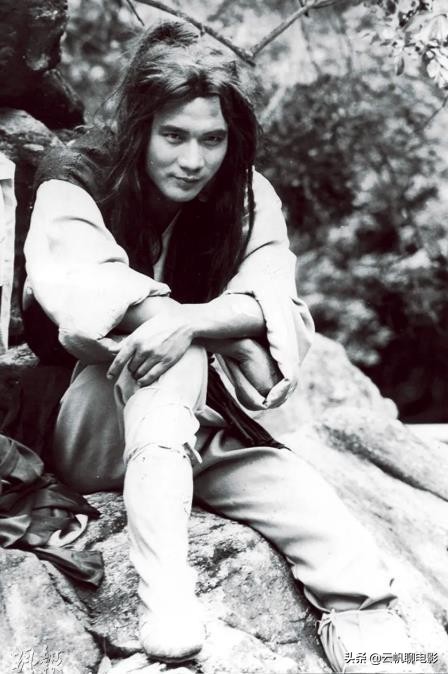 人气曾超过郑少秋，喝酒曾胜古龙，被誉为大侠的他为何一再沉沦？