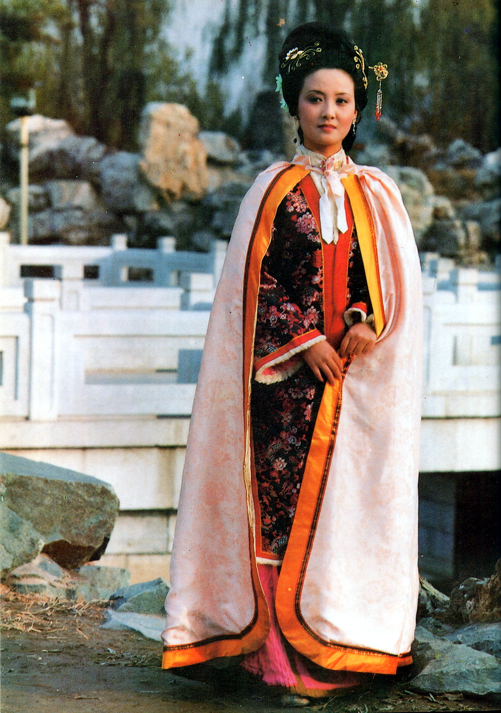 樂(lè)韻去世26年，退出《紅樓夢(mèng)》成就鄧婕，騙她的羅烈下場(chǎng)怎么樣？