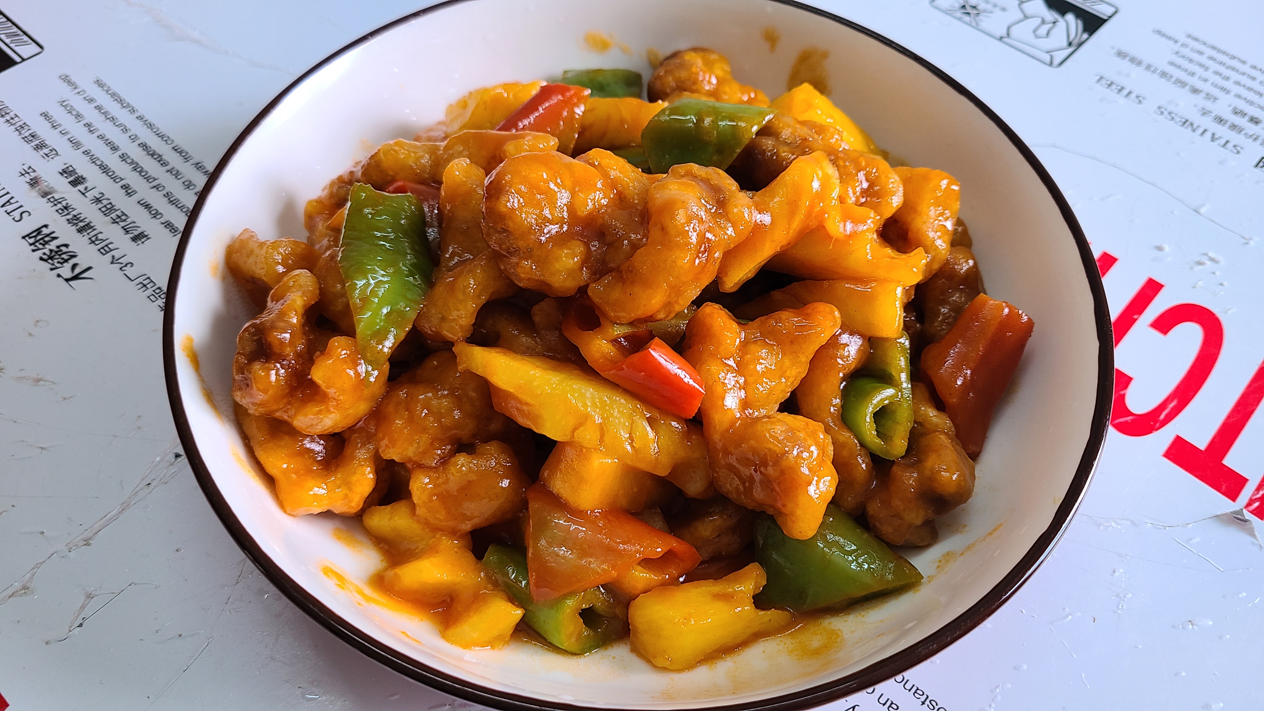 菠萝咕噜肉，广东夏天很火的一道美食，开胃又好吃，味道特别