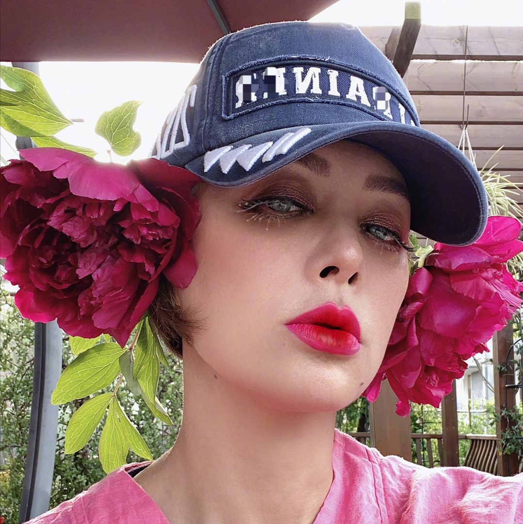 姐姐们对校服不满，宁静刘涛公开吐槽，黄圣依带七箱衣服拍摄