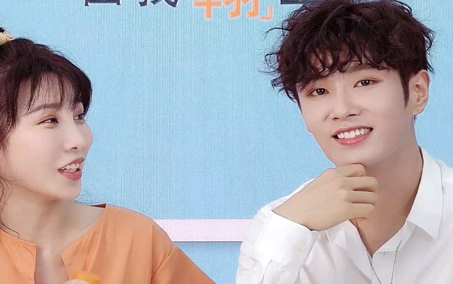 李汶翰带货首秀，文案写“王一博男团成员”，