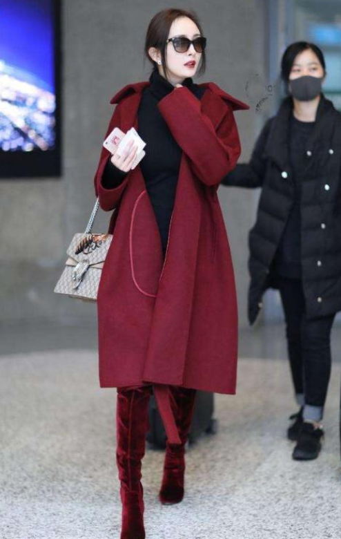 杨幂才是真的“腿精”！这靴子一般人谁敢买，