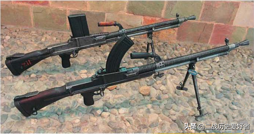 抗战机枪弹匣是弯的还是直的？为什么电视剧里