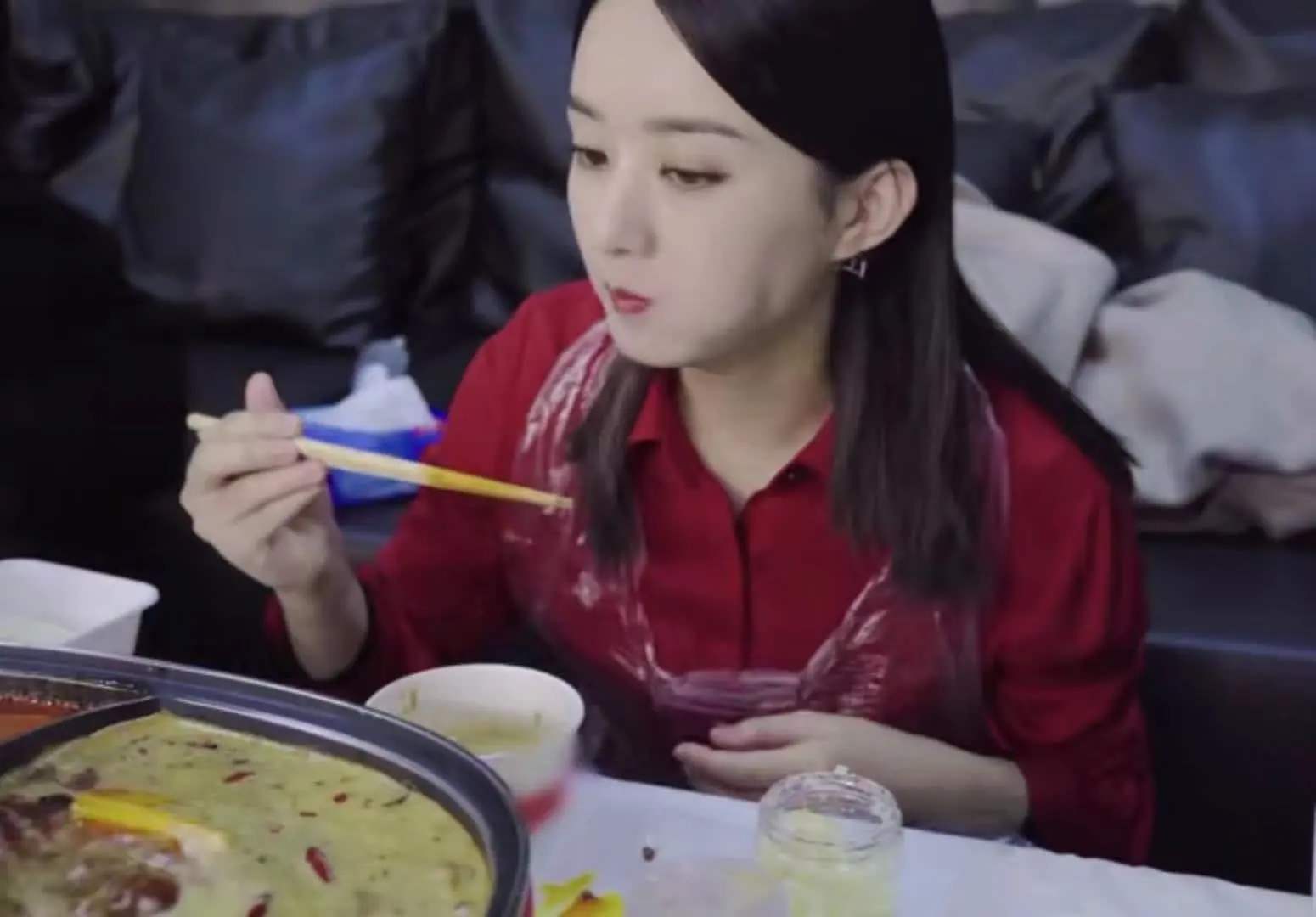 赵丽颖产后1年，身材恢复如健身教练，她吃这些