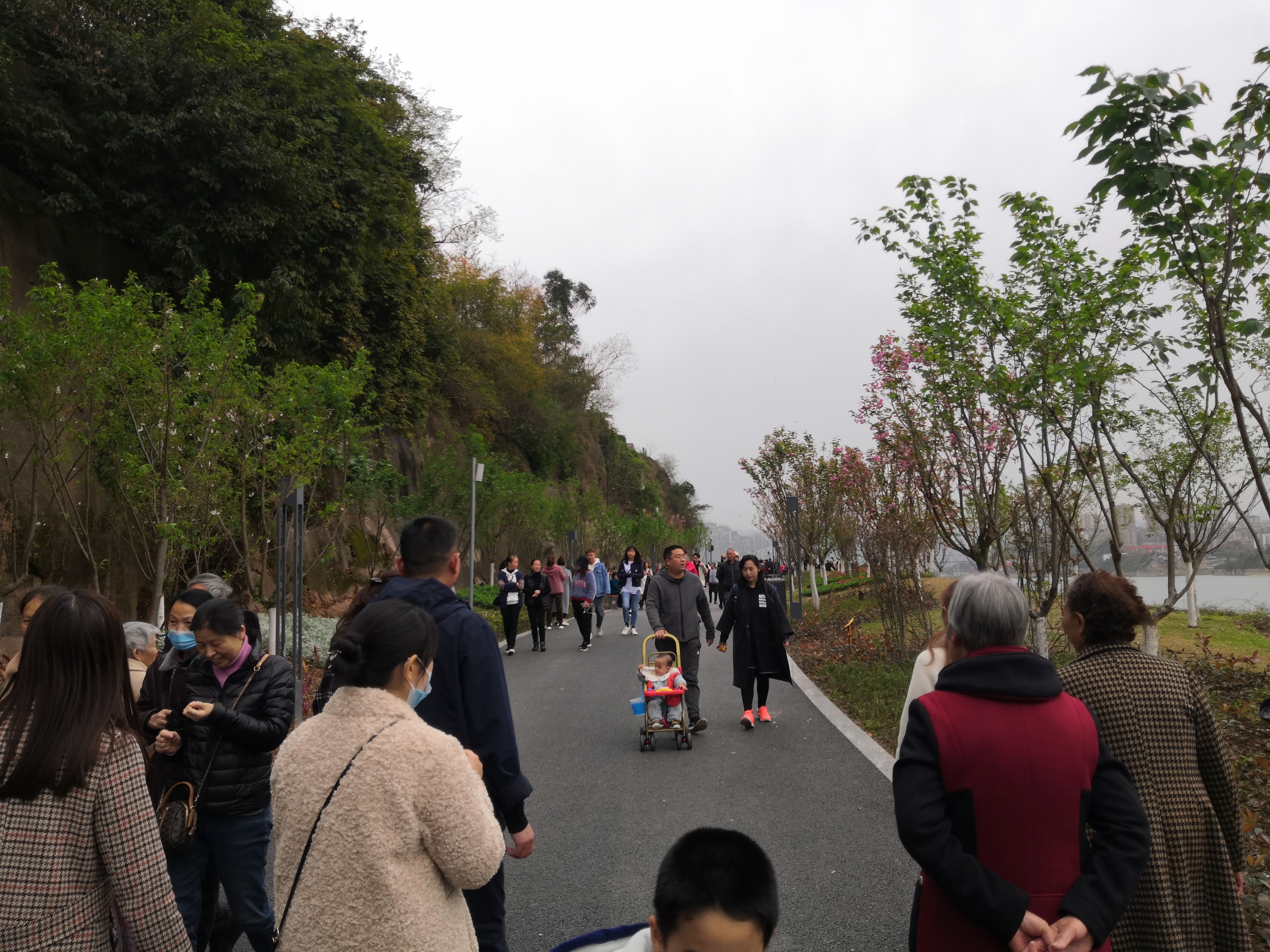 闲游万州樱花度体育公园，人工打造6景13地-长江边的运动公园