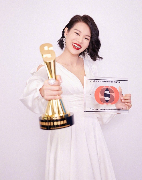 胡杏兒分享母子對話，奕霖親吻媽媽孕肚放言要爭寵，童言童語超萌