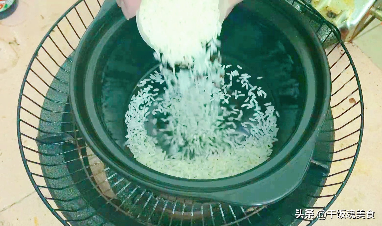 新买的砂锅使用前需怎么处理，处理黄，不会裂的方法介绍？