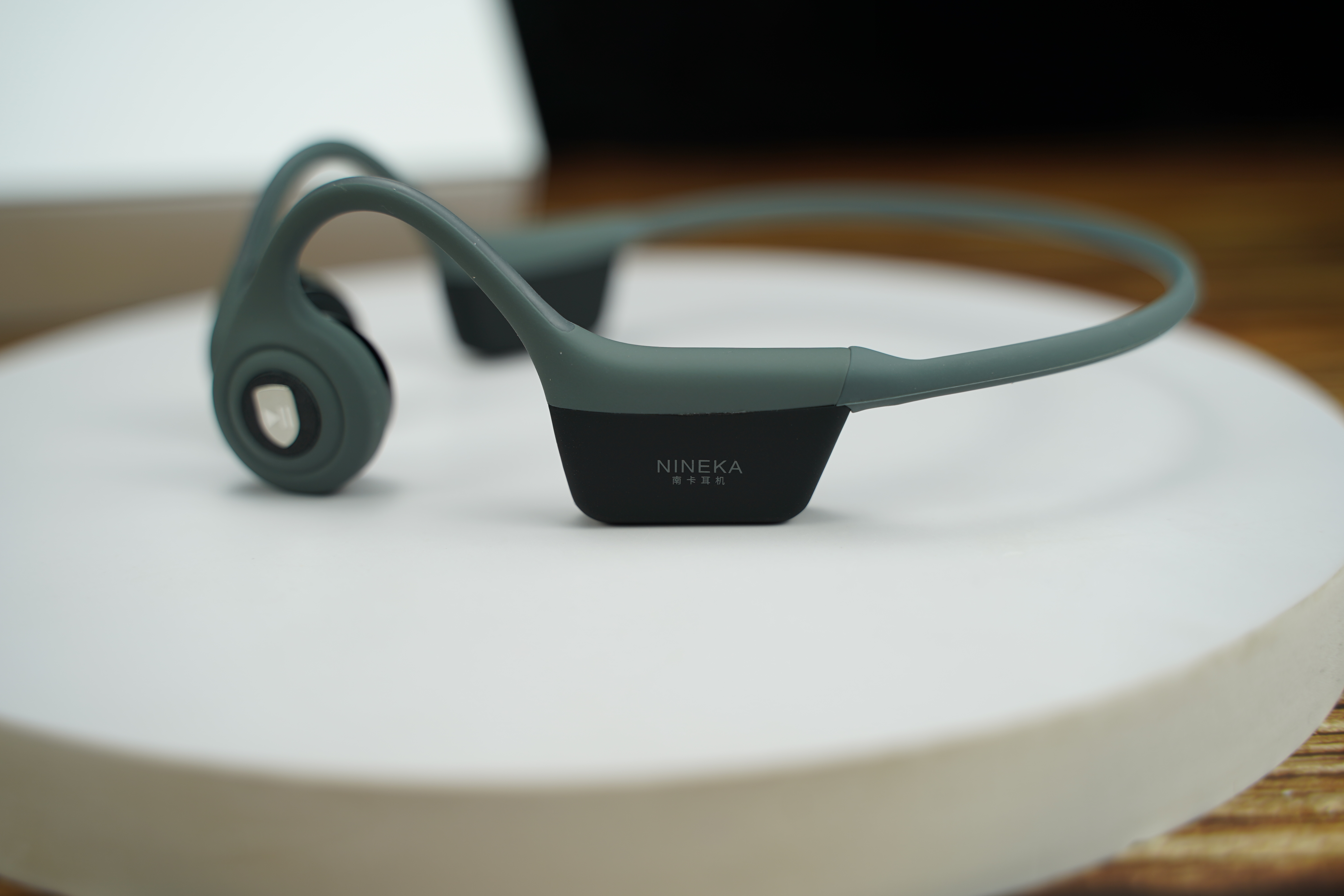 轻便，不伤耳。再遇nineka（南卡）runner骨传导耳机